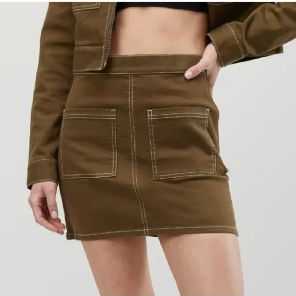 Oak and Fort front pocket skirt with side zipper. Size 8, NWOTS